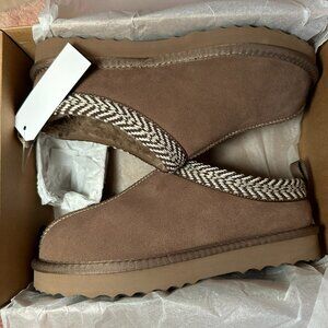 NIB Fuggs Suede Women's Slippers